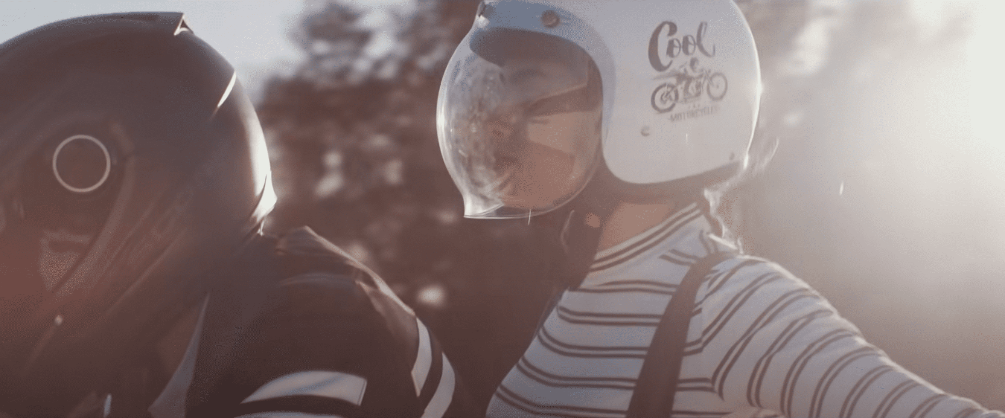 Nuria Alcantara en una moto